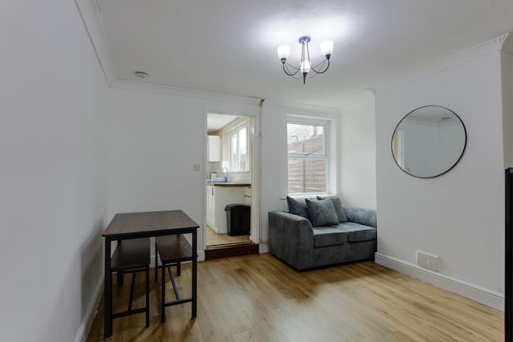 384e6d2a-9d1d-41e9-bdbc-4c7923b11f65