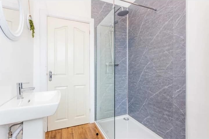 63deb45f-f769-464f-85bd-4264c2d6771c (1)