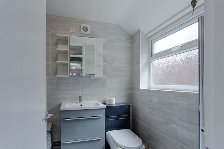 b9bd276e-8803-4f82-953d-f3ed69189758