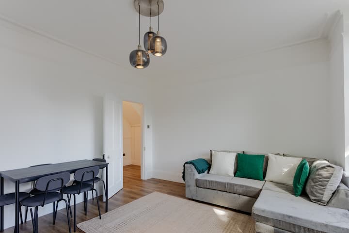 c025fcdd-a007-409a-9232-387906695d76