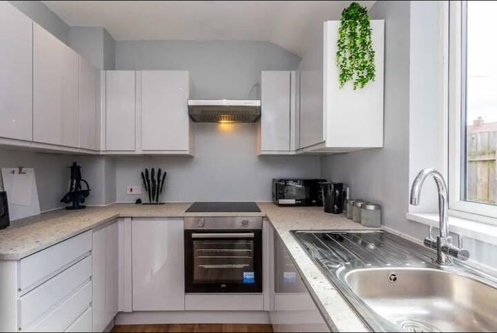 e02e602b-b4ce-4b0f-8347-90c95354030f (1)